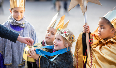 Kinder sammeln Geld ein