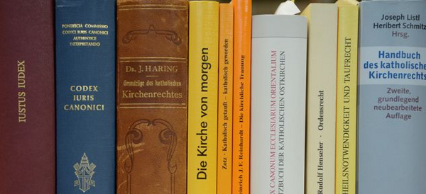 Bücher der Fachstelle Kirchenrecht